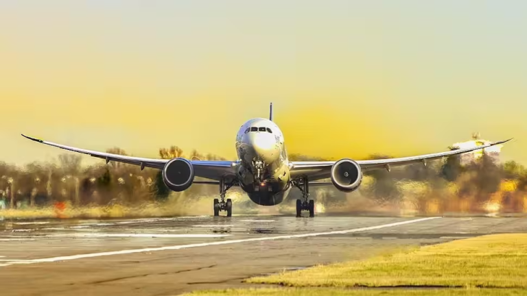 1033654-plane-landing