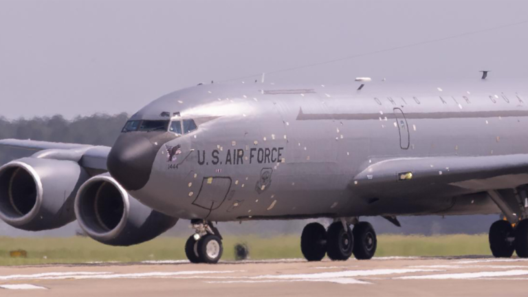 BattleDamageKC135Mildenhall_1